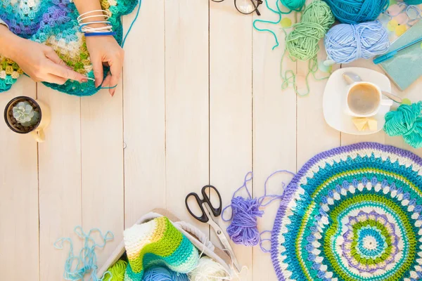 Female hands knitting with color wool, top view — Stock Photo, Image