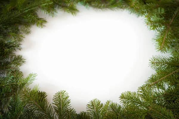 Χριστούγεννα πλαίσιο πράσινο κύκλο απομονώνονται σε λευκό φόντο. G — Φωτογραφία Αρχείου