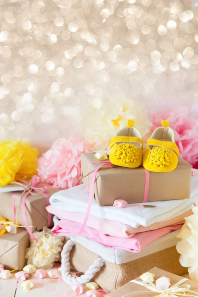 Its a girl, pink theme Baby Shower. Close-up of baby shoes — Stock Photo, Image