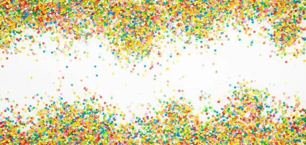 Fémkeret színes konfetti. Fehér háttér — Stock Fotó
