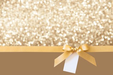 Bir bej ve altın Parlak geri bir hediye olarak bir yay ile Altın kurdele