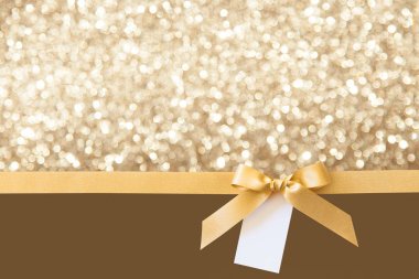 Kahverengi ve altın parlak geri bir hediye olarak bir yay ile Altın kurdele