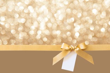 Bir bej ve altın Parlak geri bir hediye olarak bir yay ile Altın kurdele