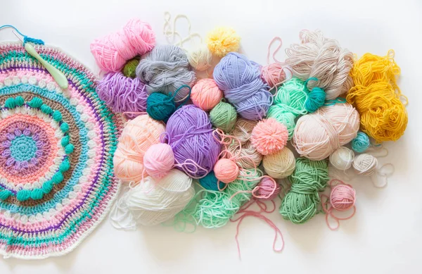 Colored balls of yarn. View from above. Rainbow colors. All colo — Stock Photo, Image