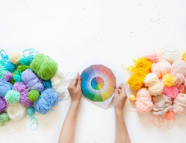 Yarn for knitted warm and cold shades. Female hands hold a color — Stock Photo, Image