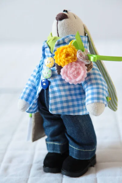 Handmade toy. Doll of textiles, fabrics and yarn. Rabbit sewn by — Stock Photo, Image