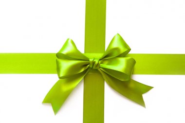 Beyaz arka plan üzerinde bir hediye olarak bir yay ile Yeşil kurdele