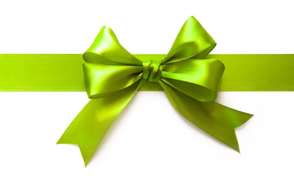 Зеленая лента с луком в подарок на белом фоне — стоковое фото