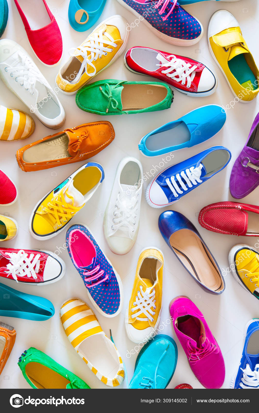 Coleção de sapatos femininos sobre fundo branco — Foto © dalivl