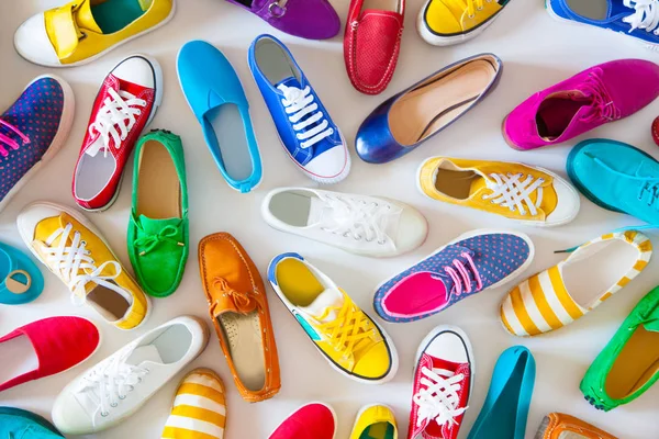 Various color bright female youth shoes on a white background. — Stock Photo, Image