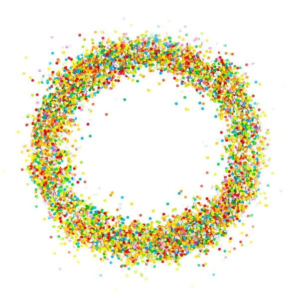 Kerek keret készült színes konfetti. Fehér háttér. — Stock Fotó