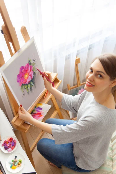 Rear View Young Woman Artist Paints Sketch Pink Peonies Box — Stock Photo, Image