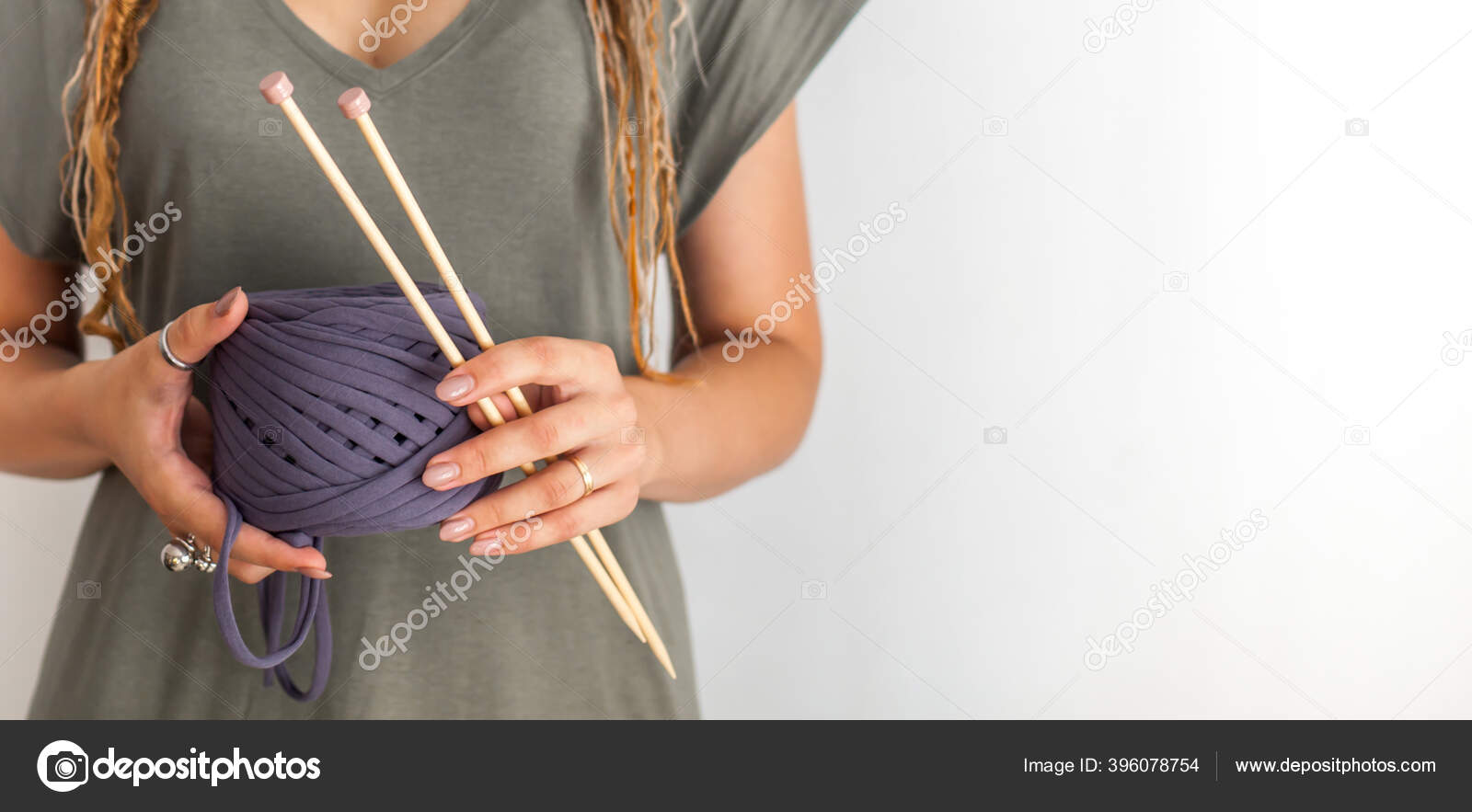 Woman's Hand Holds Large Knitting Needles Knitted Yarn Large Skein Stock  Photo by ©dalivl@yandex.ru 396078754