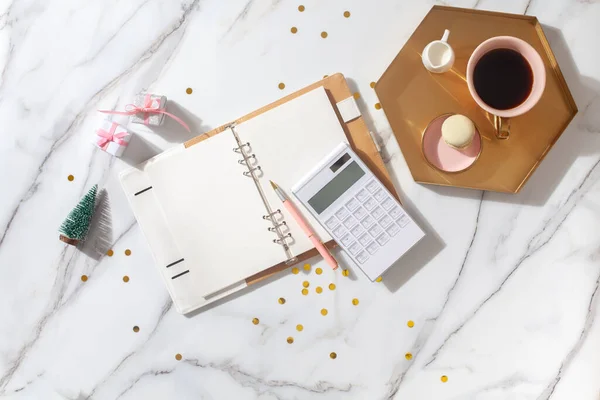 Milieu Travail Avec Décoration Noël Café Macaron Français Sur Plateau — Photo