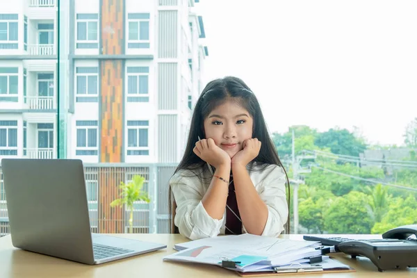 Cute Girl Sitdown Smiled Look Camera Room Children Concept Education — Stock Photo, Image