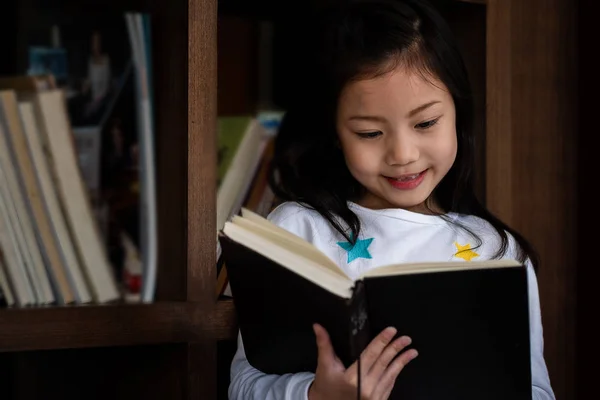 Cute Girl Smiled Standing Reading Book Library Children Concept Education — Stock Photo, Image