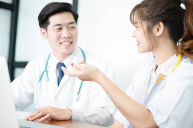 beyaz üniforma yazma sonucu ve reçete tıp doktoru 