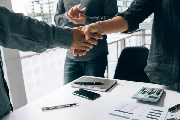 Business people partners shaking hands after complete agreement — Stock Photo, Image