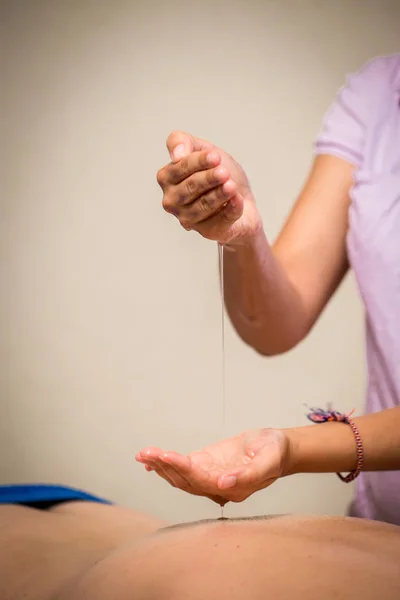 masaj terapisti elleri, Spa tedavi odası, vücut şifa