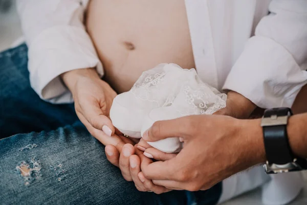 kocası ile hamile kadın, mutlu aile