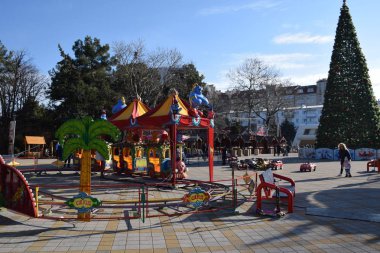 Noel ağacında oyun alanı