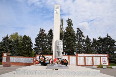 Anıt kompleksi ve ebedi alev