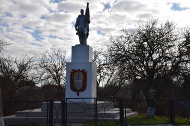 Bir kaidedeki askerler anıtı