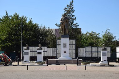 Anıt kompleksi ve ebedi alev