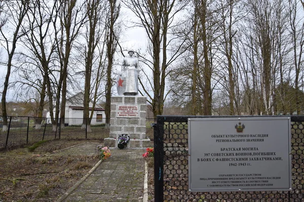 Sovyet askerleri için anıt