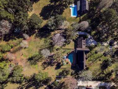 Mahalle Backyards hava atış aile içi yerleşim bölgesinde Amerika çimenli yukarıda havuzları