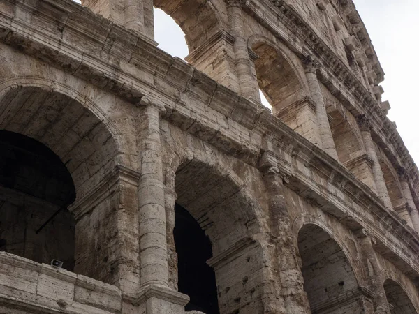 Closeup Low Angle View of Colosseum Ruínas em Roma, Itália — Fotografia de Stock