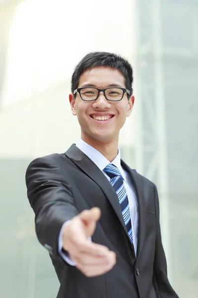 Retrato de jovem asiático empresário — Fotografia de Stock