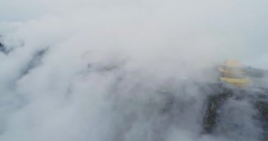 Emei Jinding Emei dağının havadan görünüşü