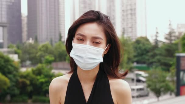 仮面をつけたアジア人女性の肖像 — ストック動画