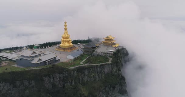 Vista aérea da montanha Emei Jinding Emei — Vídeo de Stock