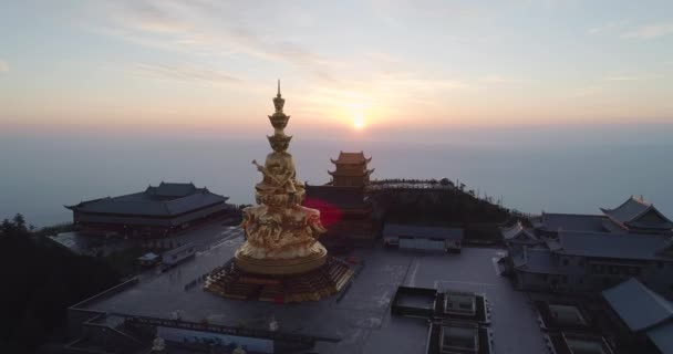 Ανατολή ηλίου στο βουνό Jinding Emei — Αρχείο Βίντεο