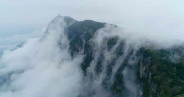 Повітряний гірський ландшафт туману — стокове відео