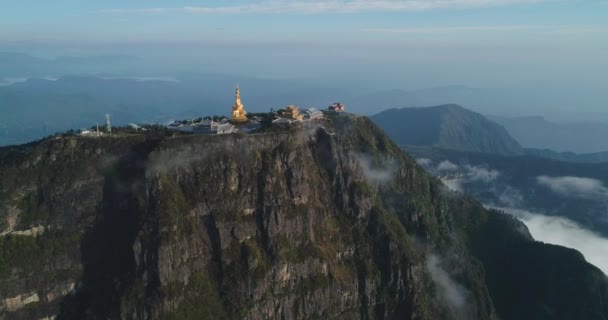 Vista aérea de la montaña Jinding Emei — Vídeos de Stock