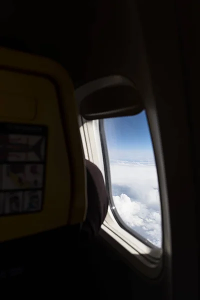 Prachtige Wolken Bekijken Vanuit Venster Van Vliegtuig — Stockfoto