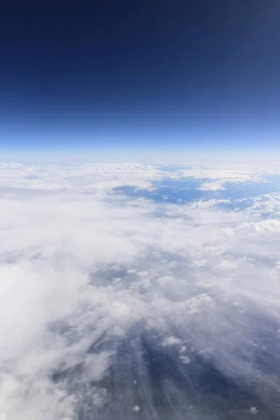 Cielo Azul Nubes Blancas Ventana Del Avión Fotografía Aérea —  Fotos de Stock