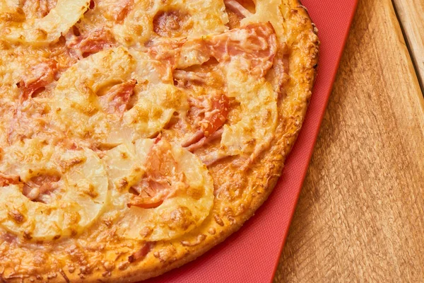 Pizza Ugn Med Ananas Och Skinka Med Ost — Stockfoto