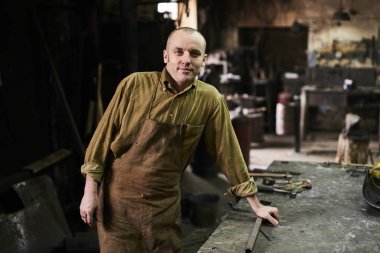 Geri kalan atölye alarak demirhane portresi