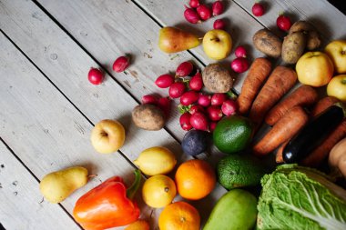 sebze ve meyve ahşap masa, üstten görünüm üzerinde sağlıklı seti
