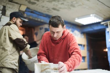 Alçıtaşı ürünleri el yapımı üretim sürecinin yüksek lisans