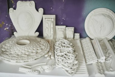 Beyaz dekoratif sanat ayrıntıları sıva el yapımı