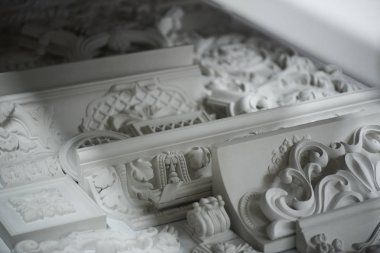Beyaz dekoratif sanat ayrıntıları sıva el yapımı