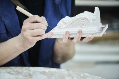 Kadın sanatçının el sıva ürünleri el yapımı süsler