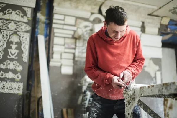 Alçı Dekorasyon atölye parçası usta keser