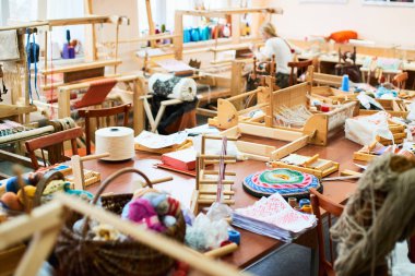 İç tekstil imalat atölyesi ile ahşap tezgahlarda