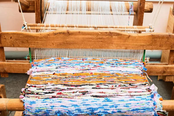 Kleurrijke Handgemaakte Textiel Weefgetouw — Stockfoto